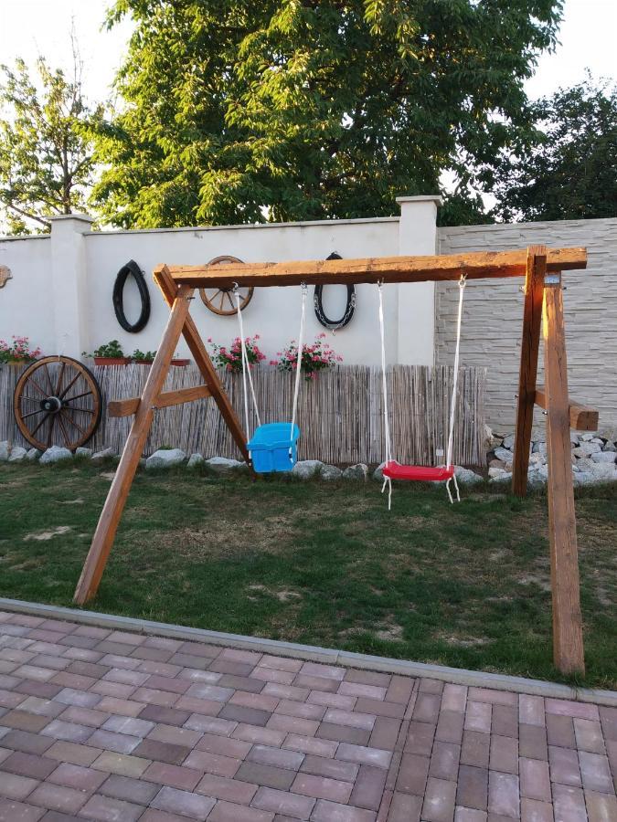 Apartman Blizko Brna S Dobovymi Dekoracemi Apartment Melcany Bagian luar foto