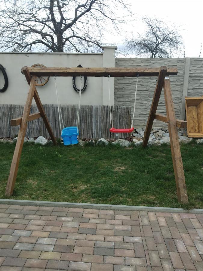 Apartman Blizko Brna S Dobovymi Dekoracemi Apartment Melcany Bagian luar foto